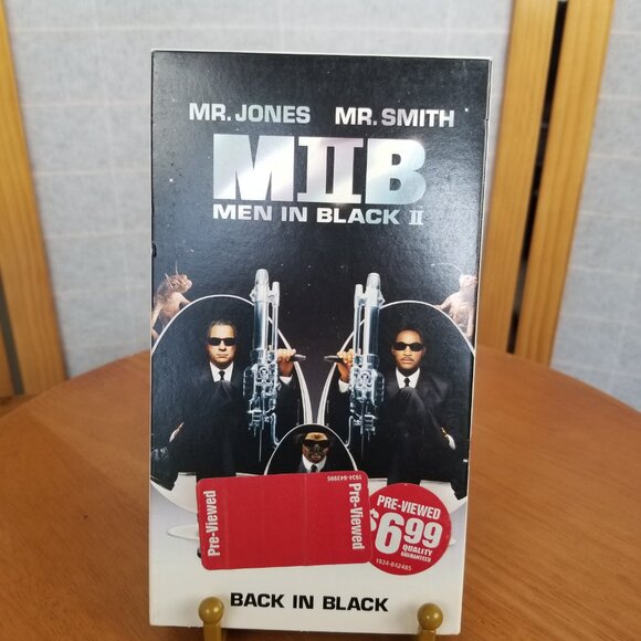 Blockbuster Other - Men in Black II VHS with Blockbuster Rewind Sticker 2002